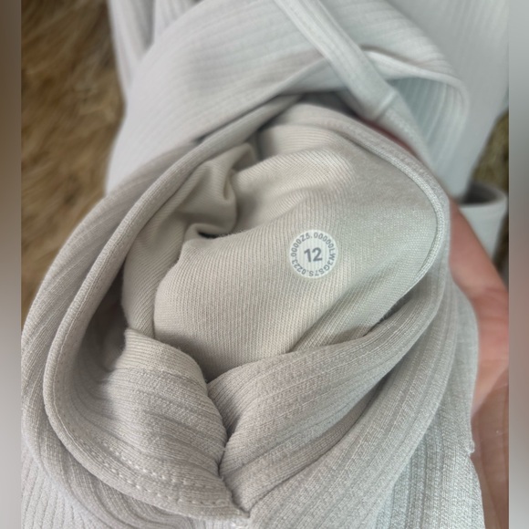 Lululemon•Ribbed Softstreme Belted Wrap•Bone white•LIKE NEW•size 12 - Picture 13 of 16